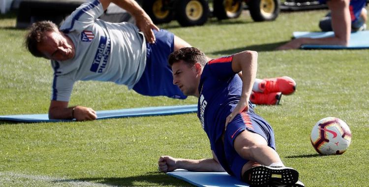 玩加电竞-训练课后圣安东尼奥马刺备战德甲，防线松动细节流出，话题不断，训练强度显著提升(华盛顿奇才vs圣安东尼奥马刺)