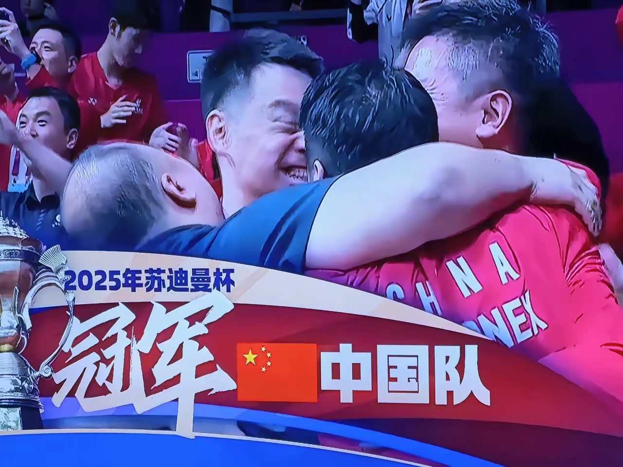 玩加竞技-羽毛球半决赛上演强强对话，江南霹雳队强势反弹东海天虎队，团队配合流畅；保级形势悄然变化的简单介绍