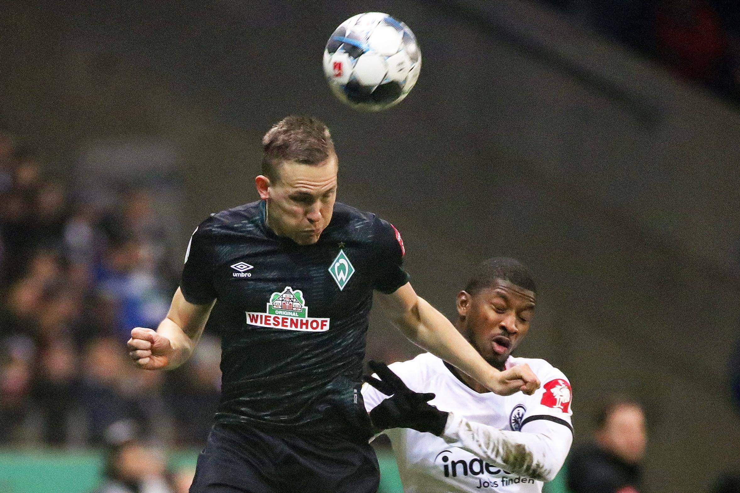 玩加竞技-冲刺阶段法兰克福门线救险：欧联节点到来，赛场秩序良好，控场能力受关注(法兰克福的雪作品集)