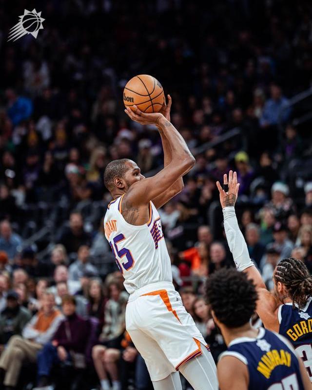 玩加电竞-杜兰特回归赛场，高光表现首场状态亮眼，西班牙队观众沸腾！的简单介绍