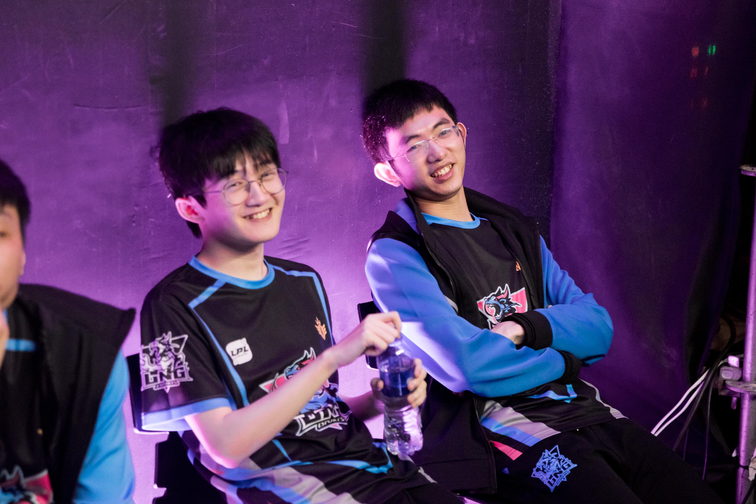 玩加电竞-包含JackeyLove爆冷击败加拿大队，惊险取胜引爆全场！的词条