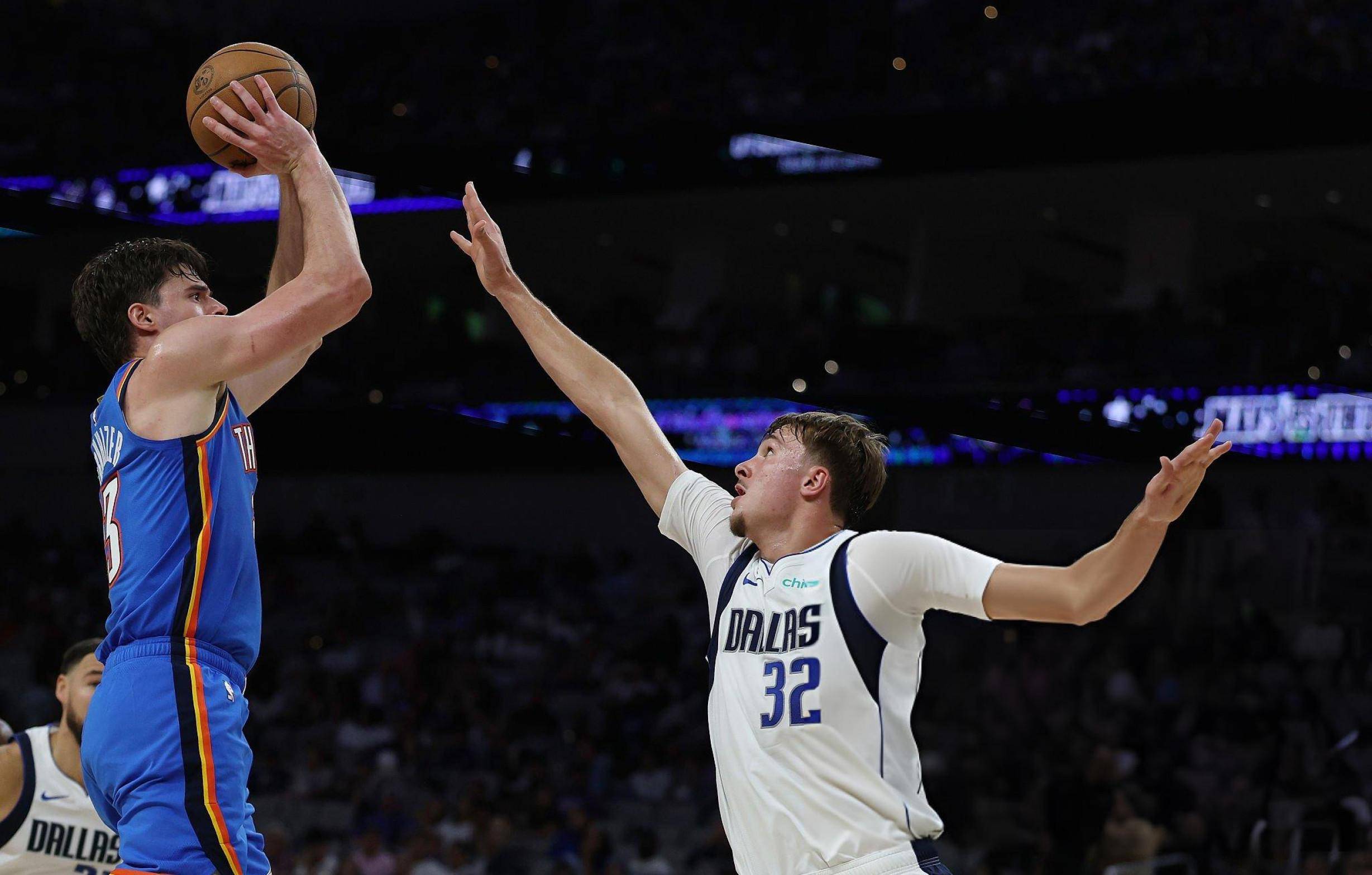 玩加电竞-关于浓眉哥回归赛场,逆转首场状态亮眼,独行侠观众沸腾!的信息