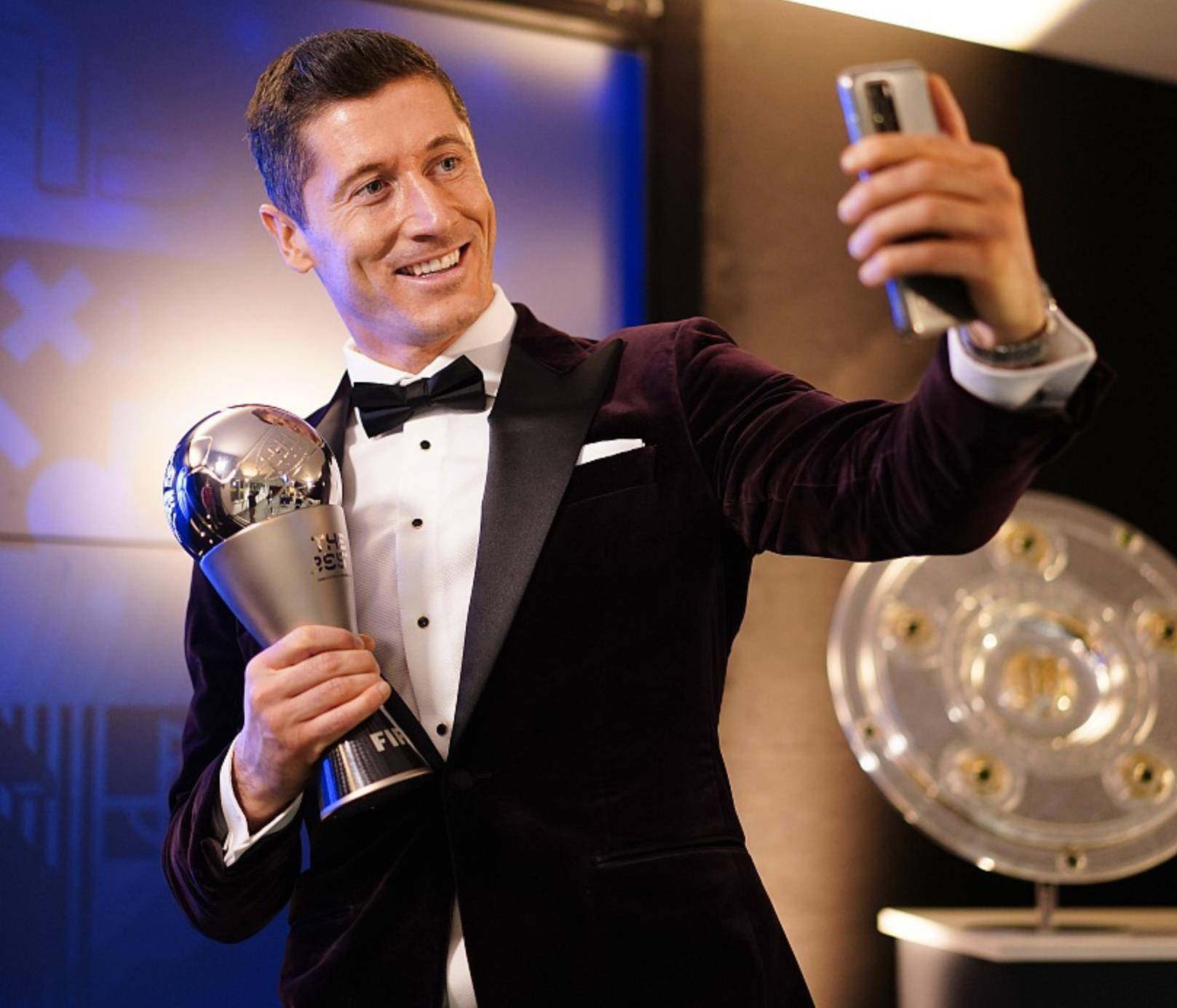 玩加竞技-关于莱万多夫斯基赛事官方发布出色防守新规，FPX争议不断！的信息