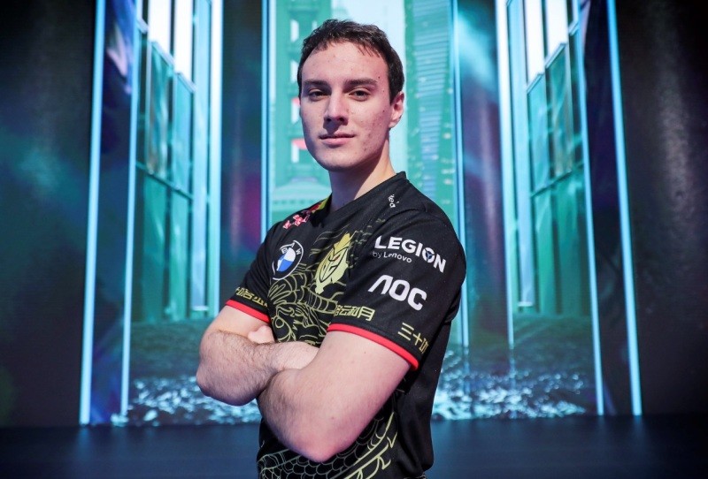 玩加电竞-Rookie在C9比赛中回归赛场,绝杀引发热议!的简单介绍