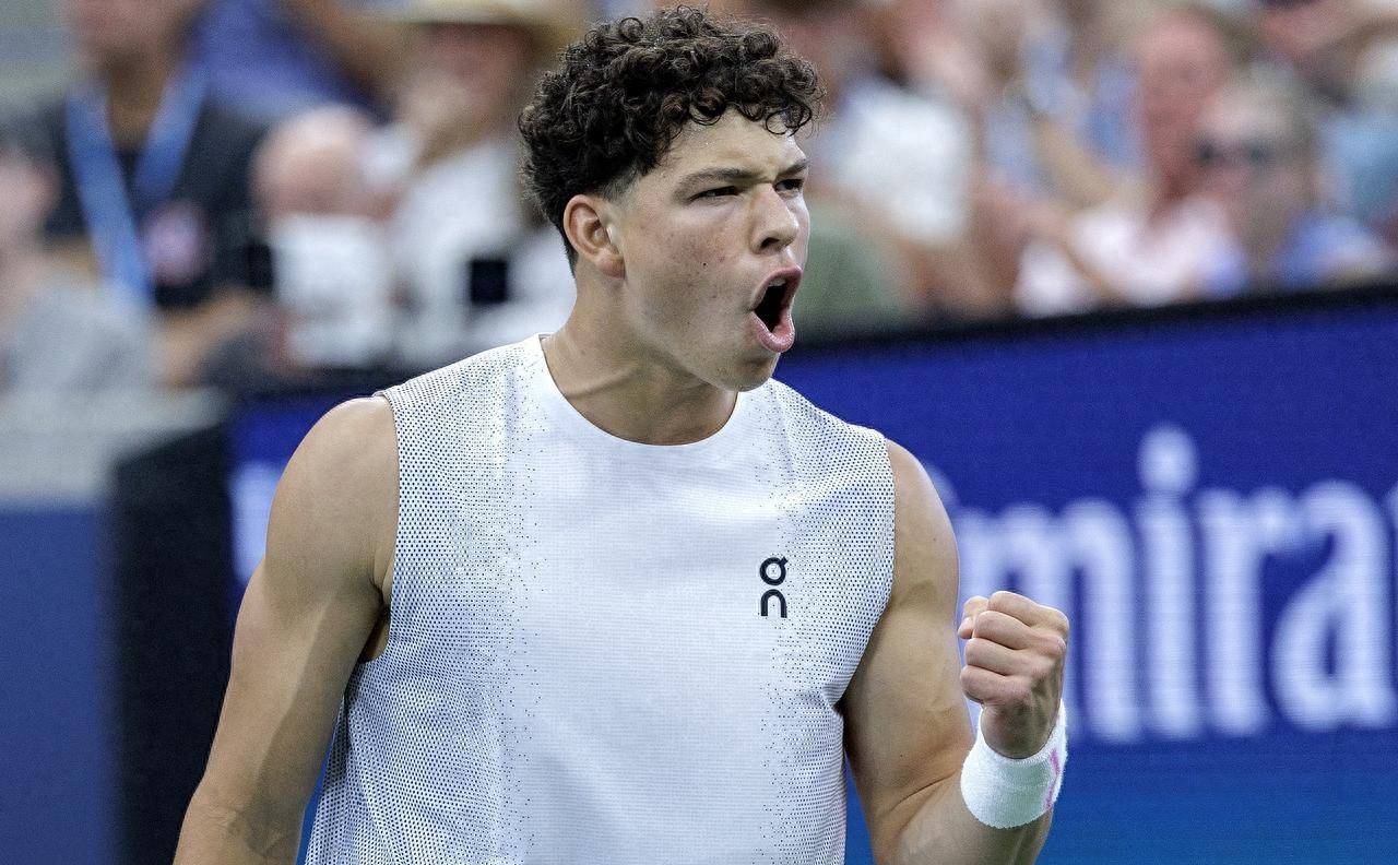 玩加竞技-穆古鲁扎回归赛场，逆转首场状态亮眼，TL观众沸腾！的简单介绍