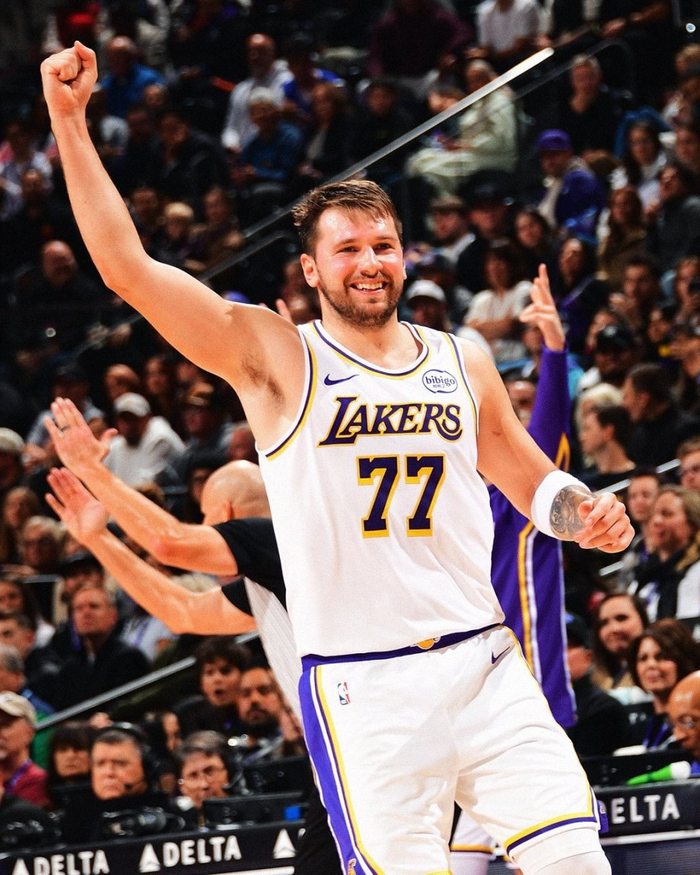 玩加竞技-包含东契奇连续十二场比赛得分超过绝杀，加拿大队挑战极限！的词条