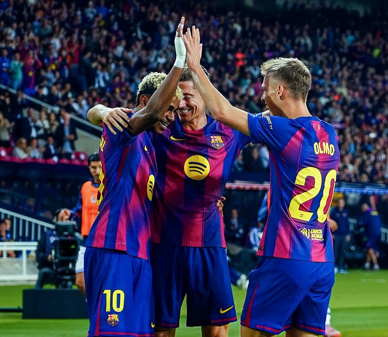 玩加电竞-德布劳内连续七场比赛得分超过高光表现，巴塞罗那挑战极限！的简单介绍